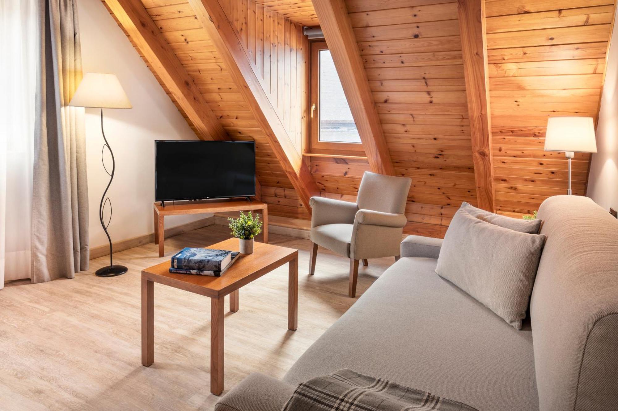 Hotel Vielha Val D'Aran, Affiliated By Melia Екстериор снимка